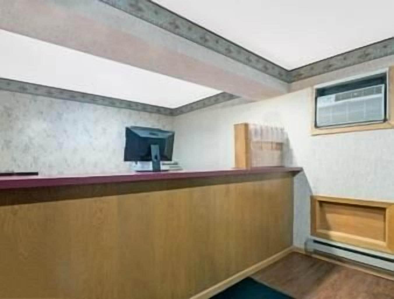 Vista Lobby Super 8 by Wyndham Milbank SD