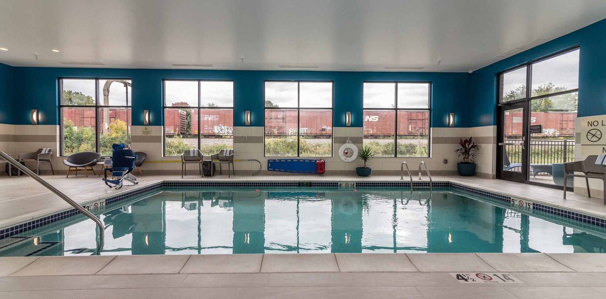 Vista Piscina Hampton Inn & Suites Allen Park