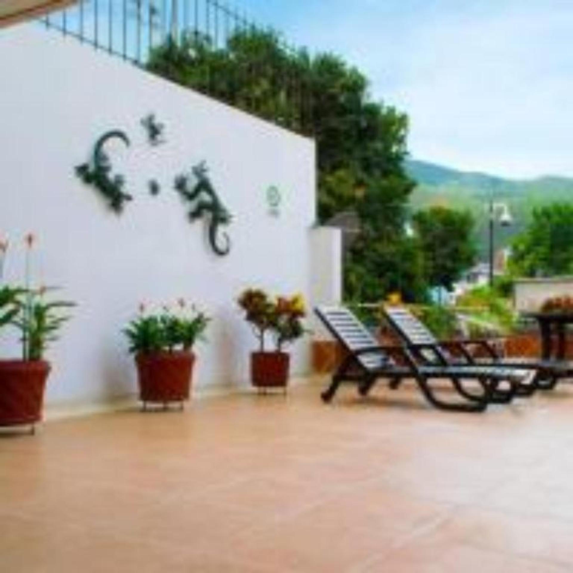 Vista Exterior Hotel Plaza Versalles