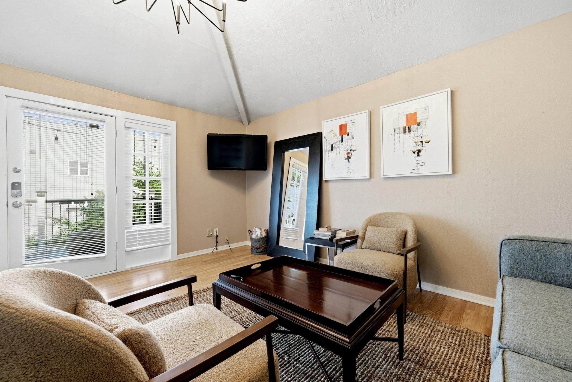 Comodidades del Alojamiento Stylish Museum Apt 3 Comfort & Culture Combined 1 Bedroom Duplex