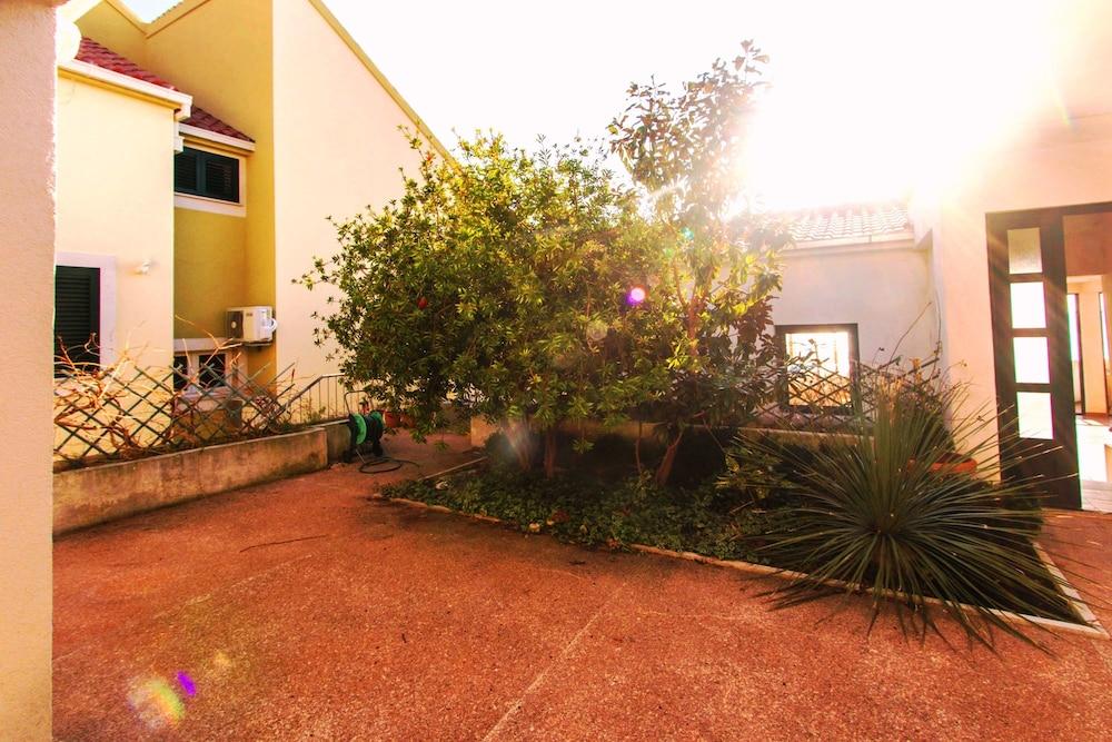 Varios Villa Tamaris