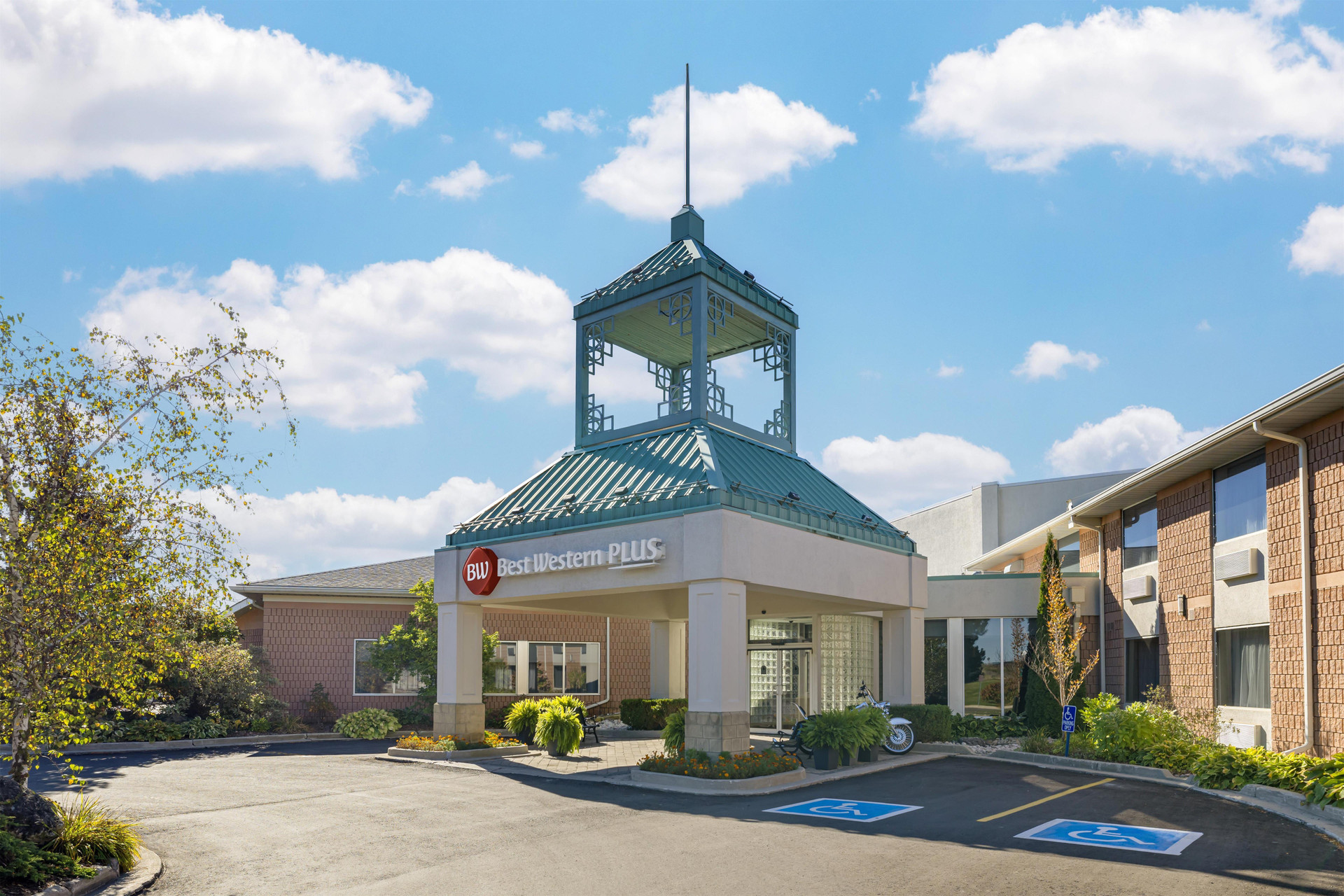 Vista Exterior Best Western Plus Stoneridge Inn & Conference Centre