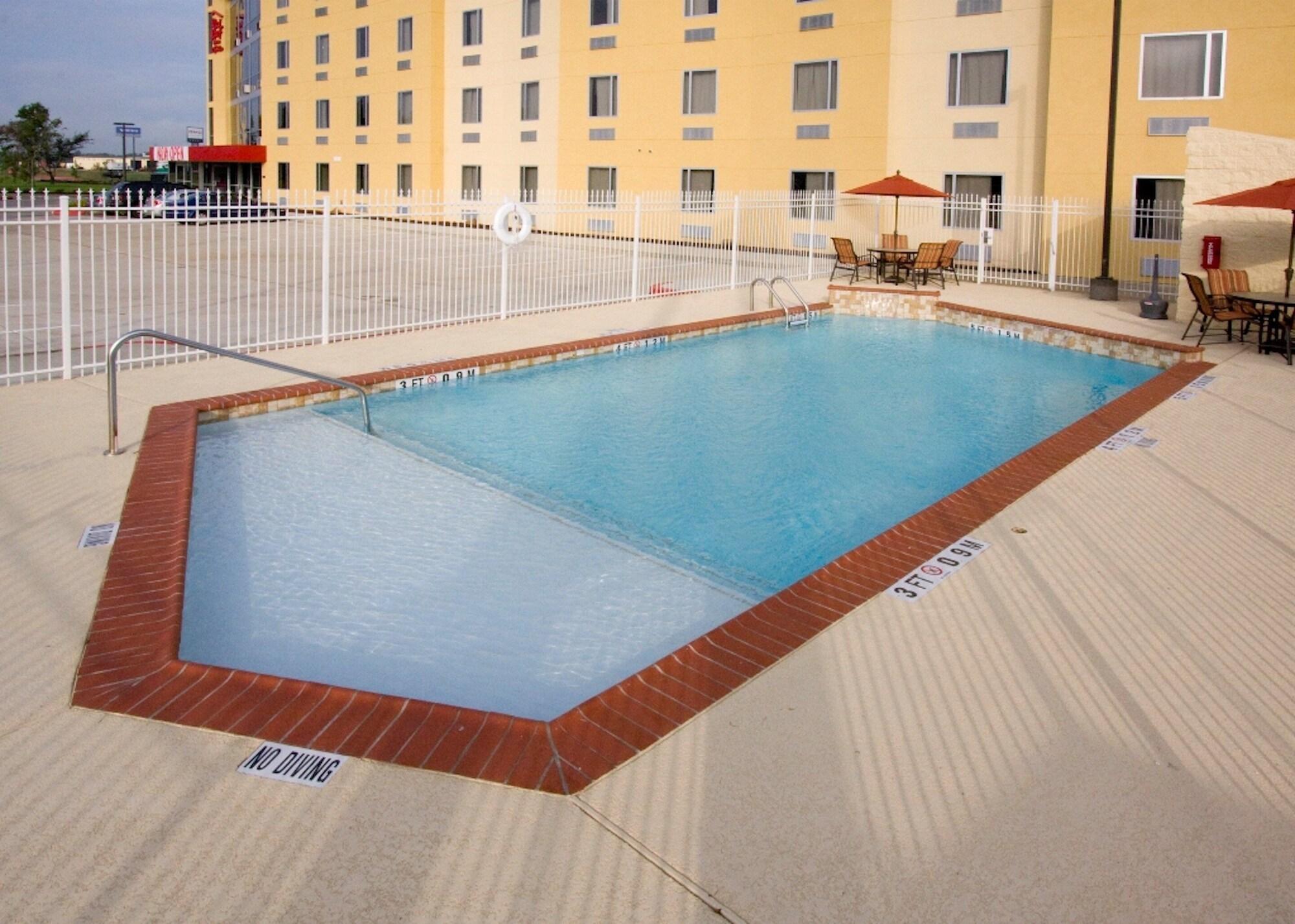 Vista Piscina Red Roof Inn & Suites Beaumont