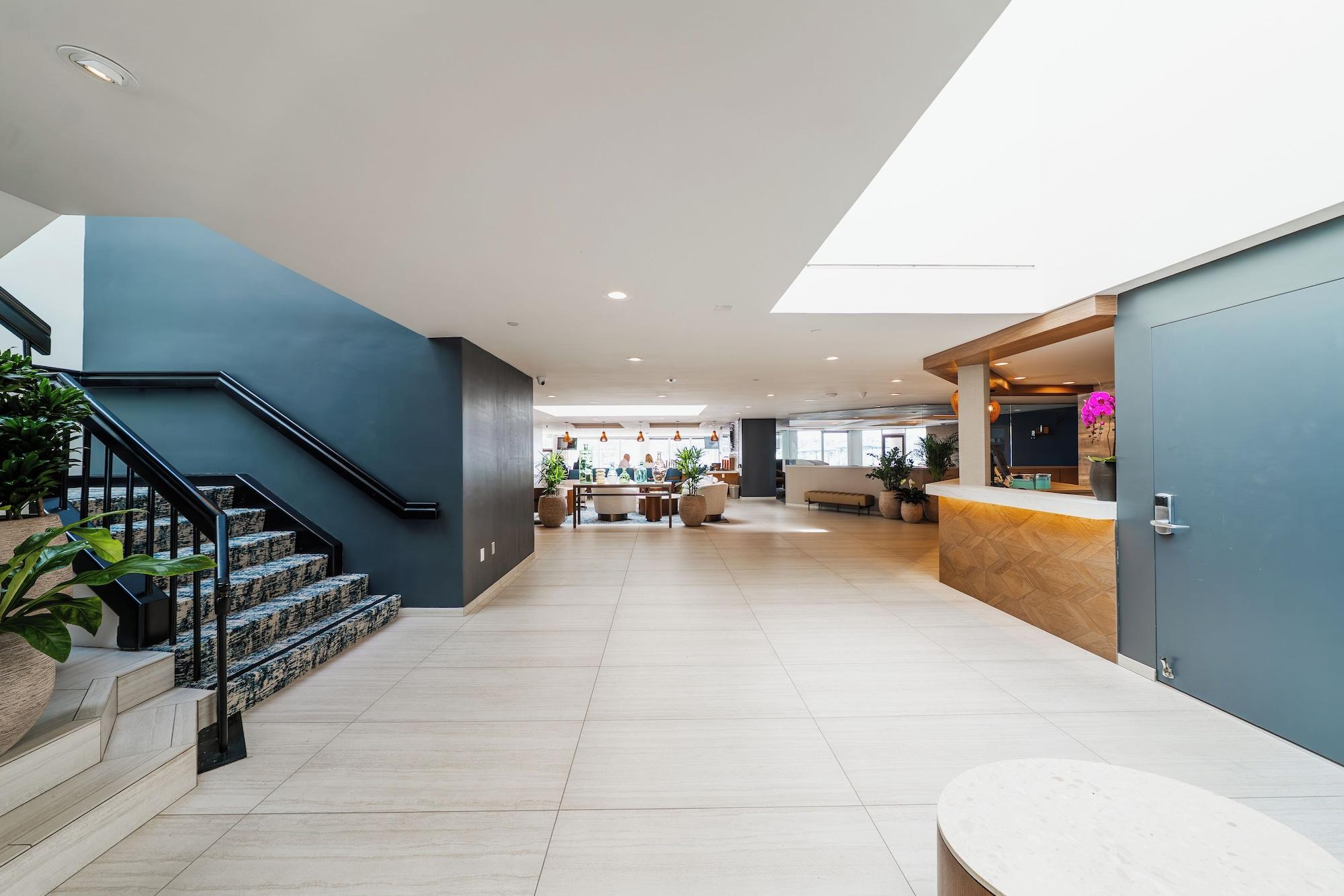 Vista Lobby Bay Club Hotel & Marina