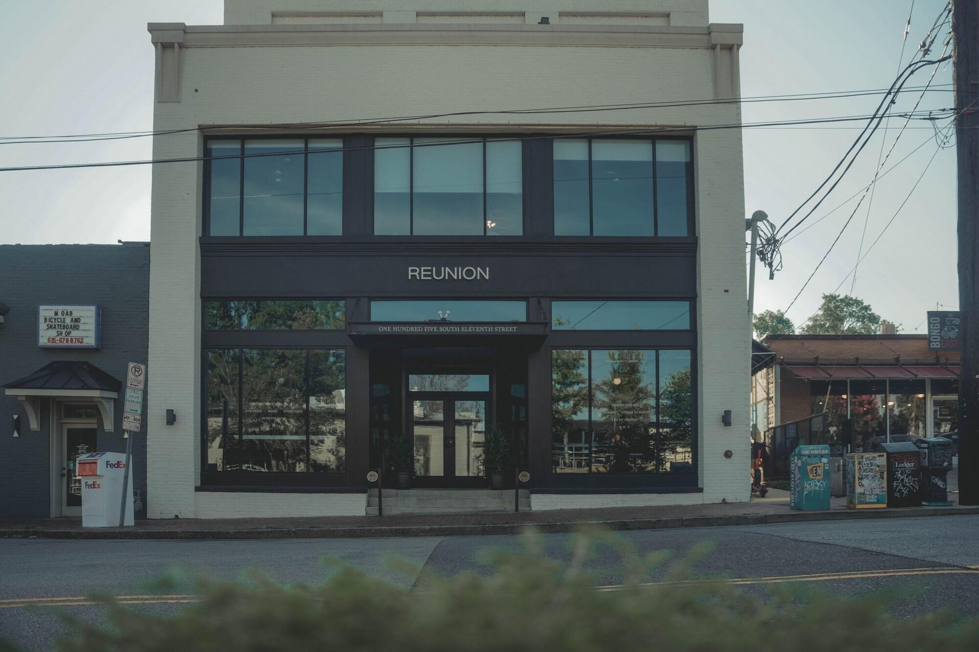 Varios Reunion Hotel