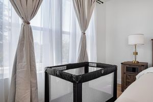 Alquiler Vacacional - Spacious 8BR Home with AC & Parking