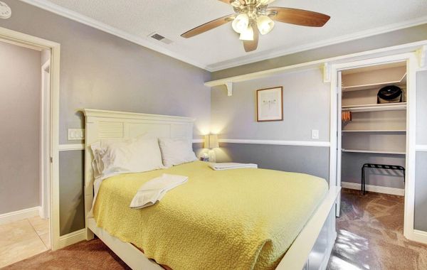 Sand Volleyball And Orange Turf...This Is Vegas! - Hoteles con jacuzzi en Las Vegas, Nevada