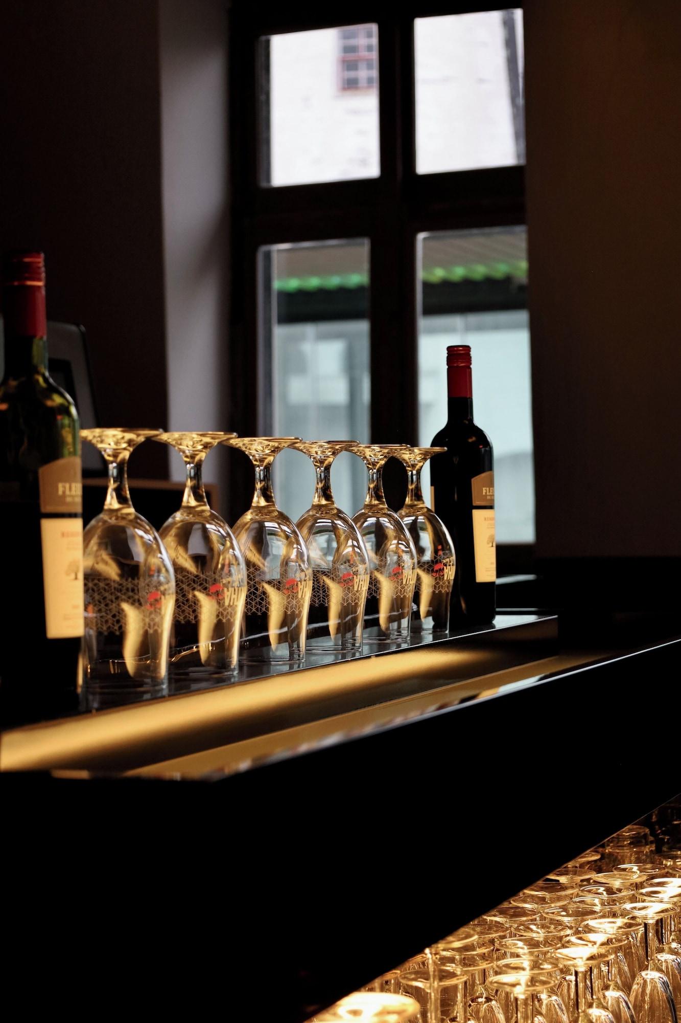 Bar/Salón D-Hotel