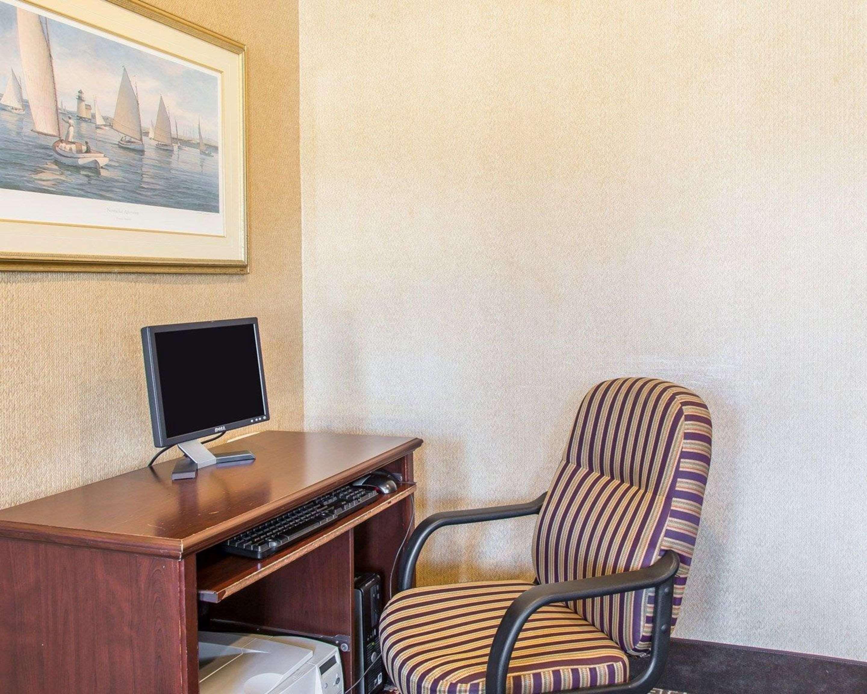 Centro de Negocios Best Western Mystic Hotel