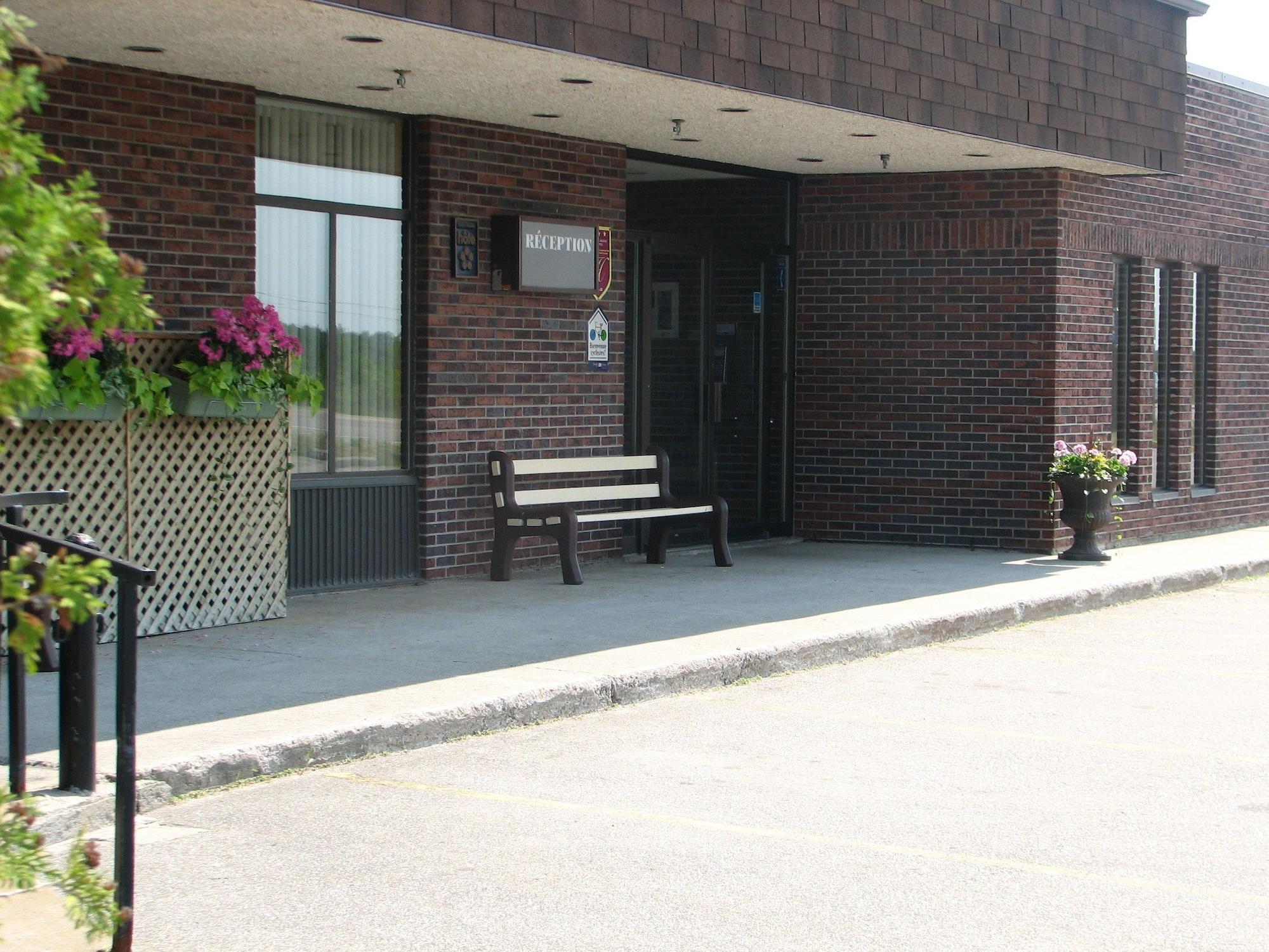 Vista Exterior Auberge La Diligence