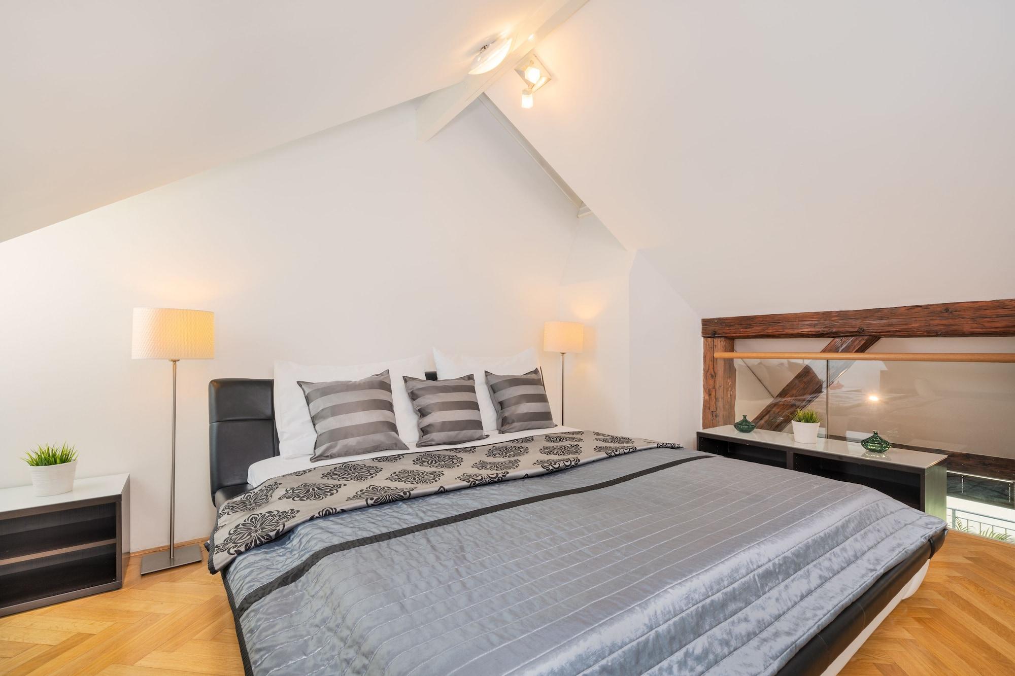 Comodidades del Alojamiento Old town square premium apartments