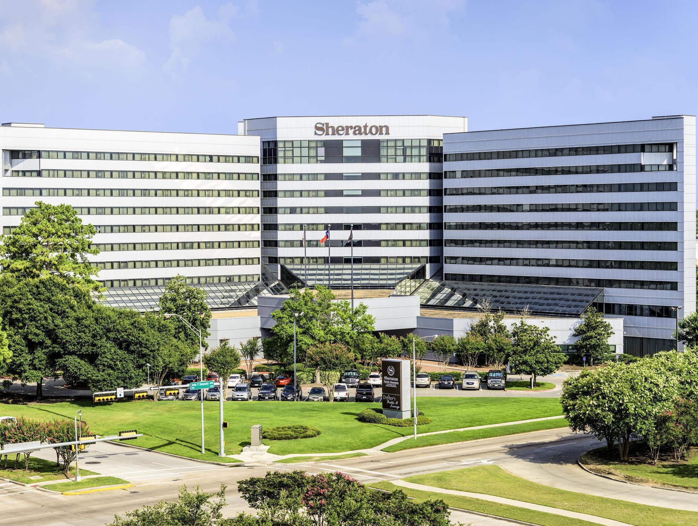 Vista da fachada Sheraton North Houston at George Bush Intercontinental