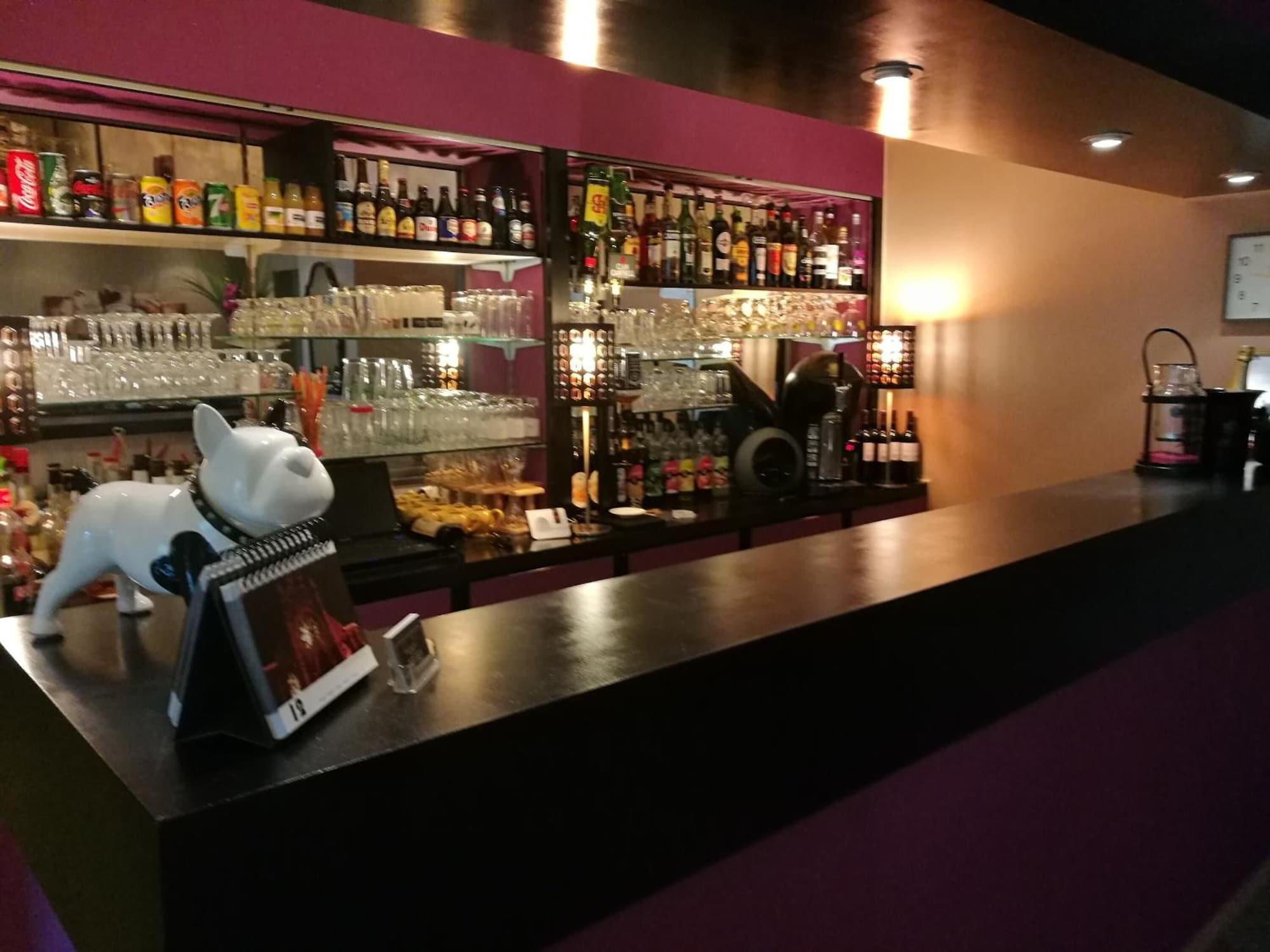 Bar/Salón Lys Hôtel