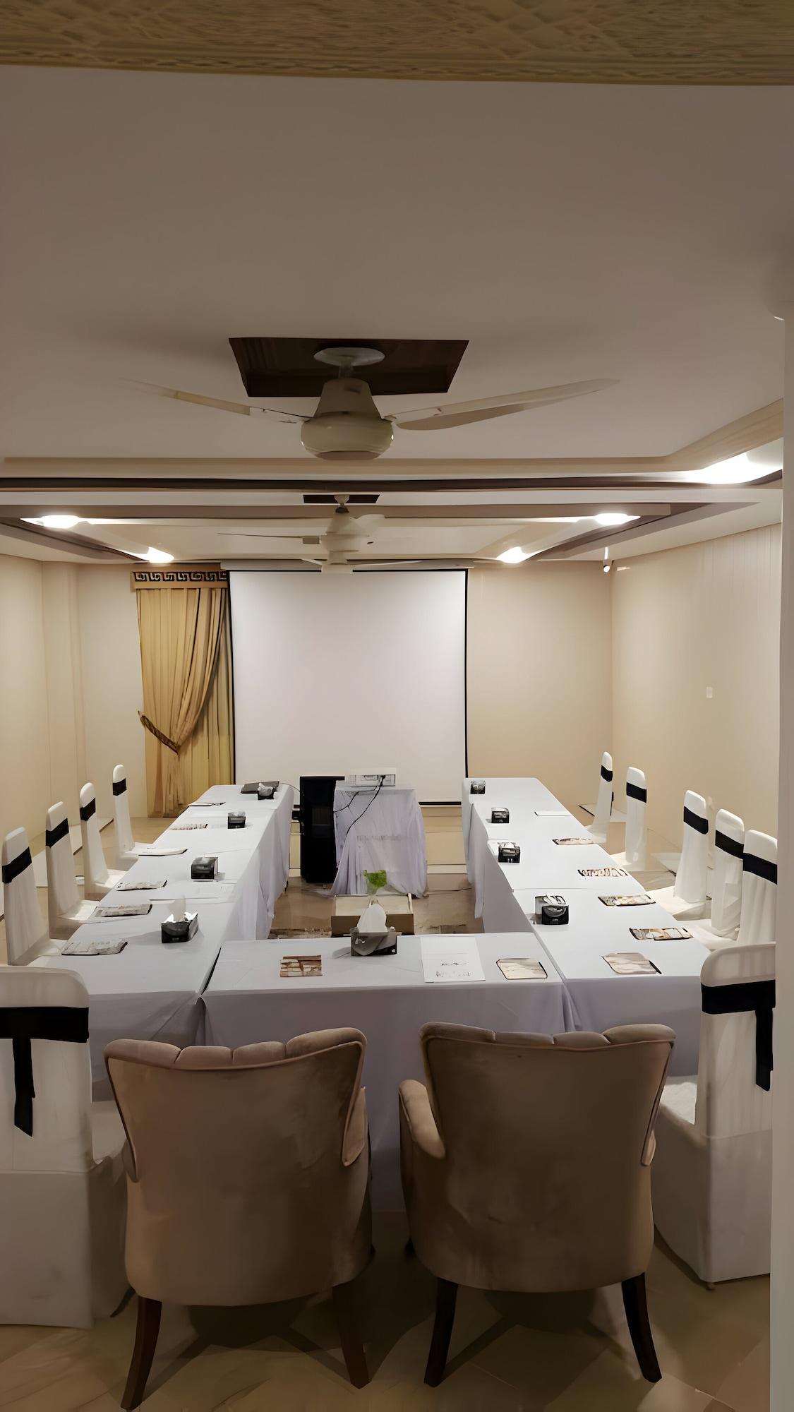 Sala de Reuniones Burj Ul Zaki