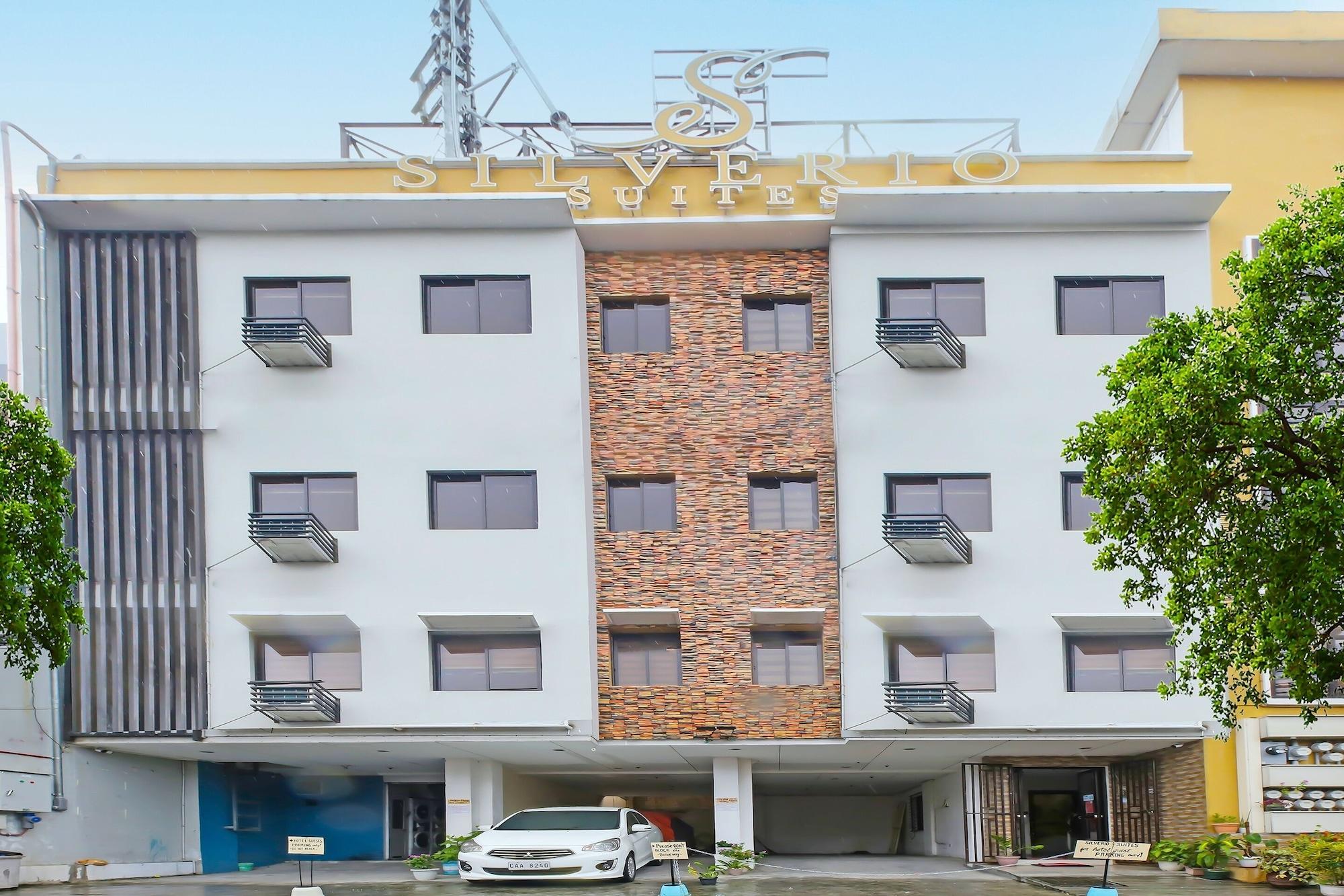Varios OYO 896 Silverio Suites