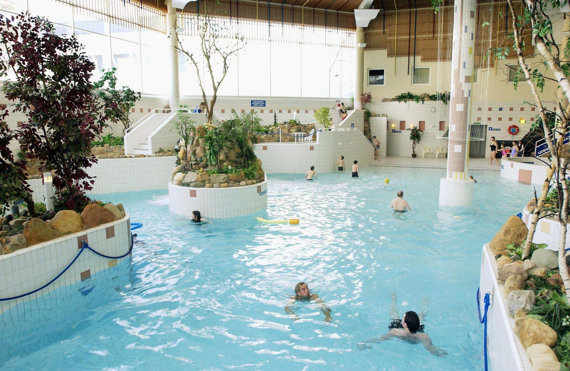 Vista da piscina Holiday Club Saariselkä Apartments