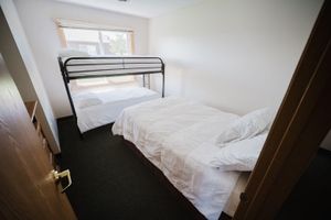 Alquiler Vacacional - Sleeps 11 and is across the street from Resort, Marina and walking paths.