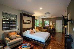 Alquiler Vacacional - Top-Rated Luxury Oasis! Coconut Grove Cottage, Garden, Walk to Bay + Parking