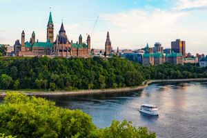 Actividad - Ottawa: Small Group Walking Tour with Boat Cruise