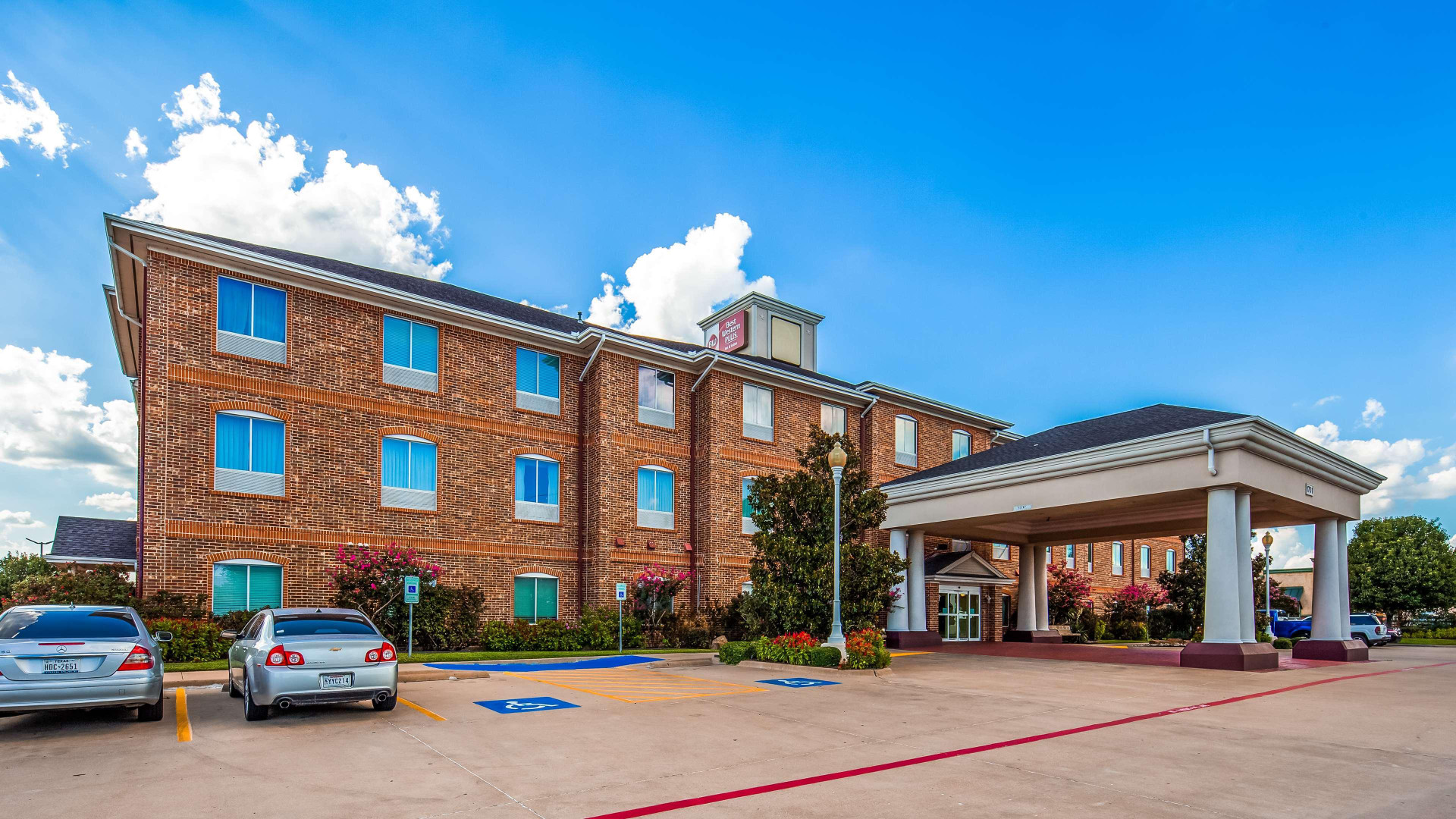 Vista Exterior Best Western Plus Waxahachie Inn & Suites