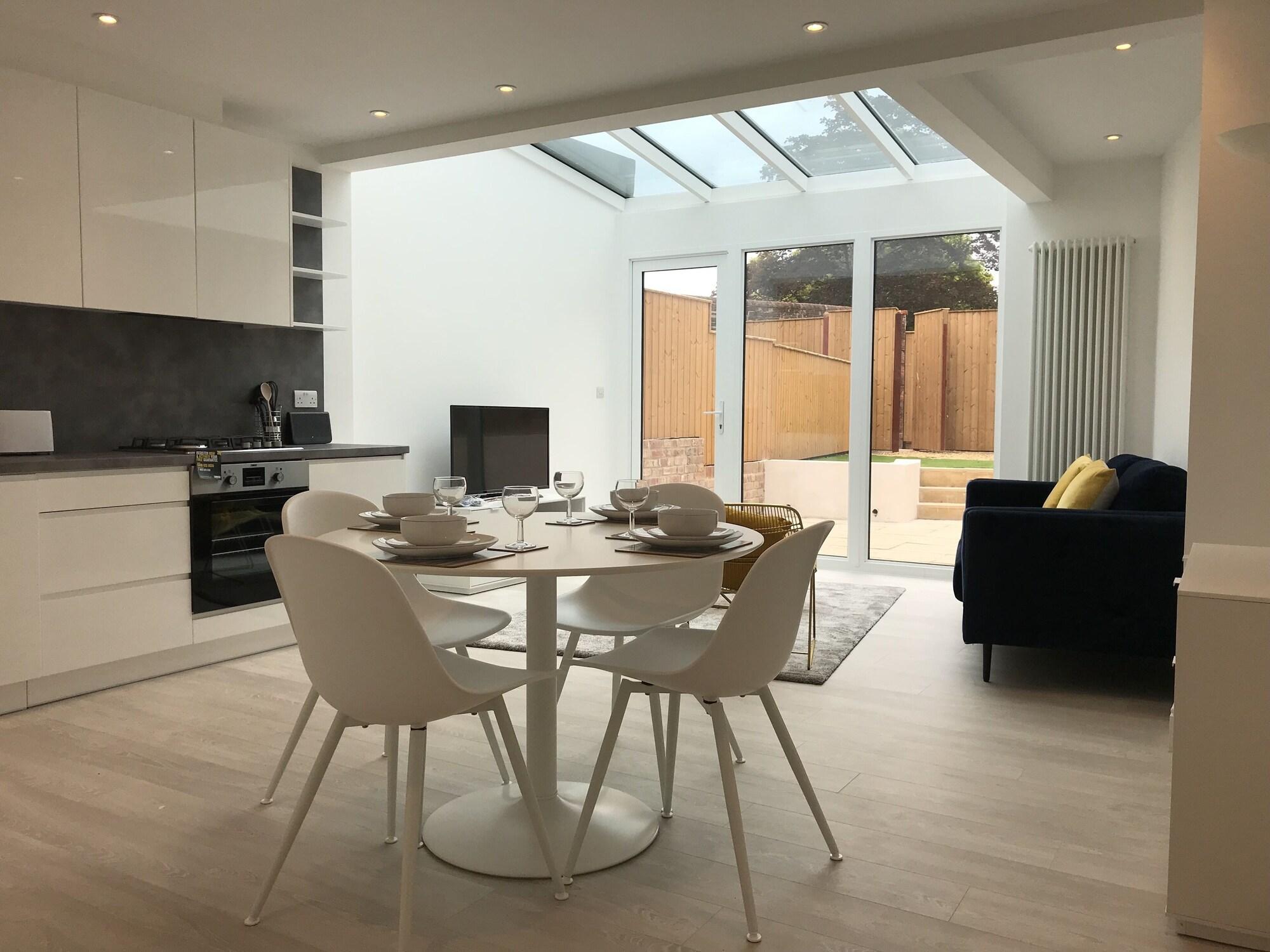 Vista Exterior Urban Abode