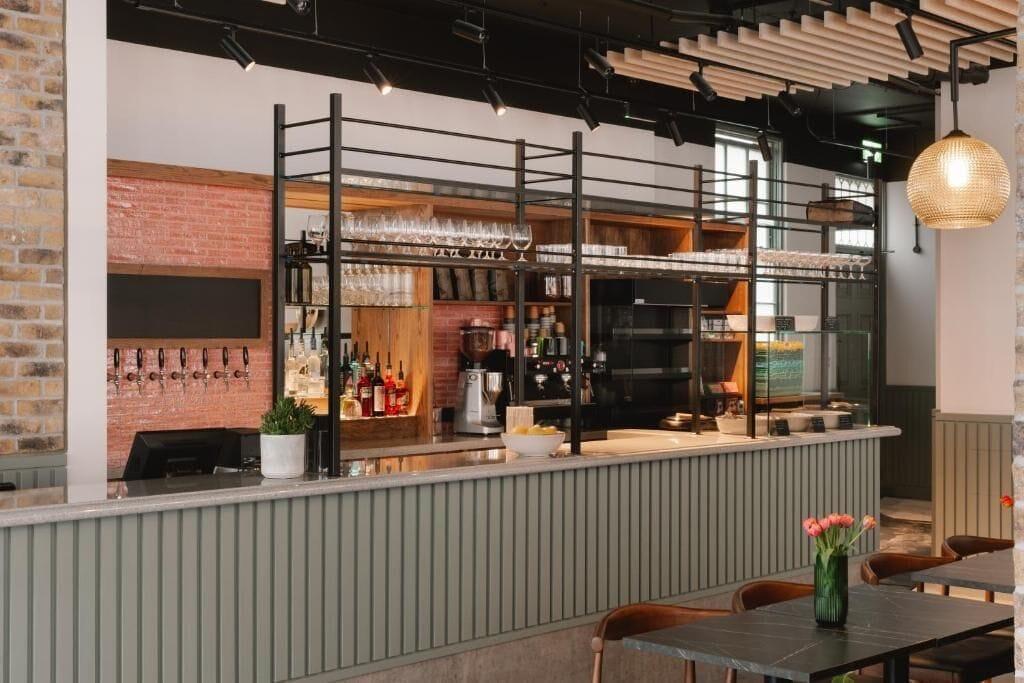 Vista Lobby Native King’s Wardrobe, St. Paul’s