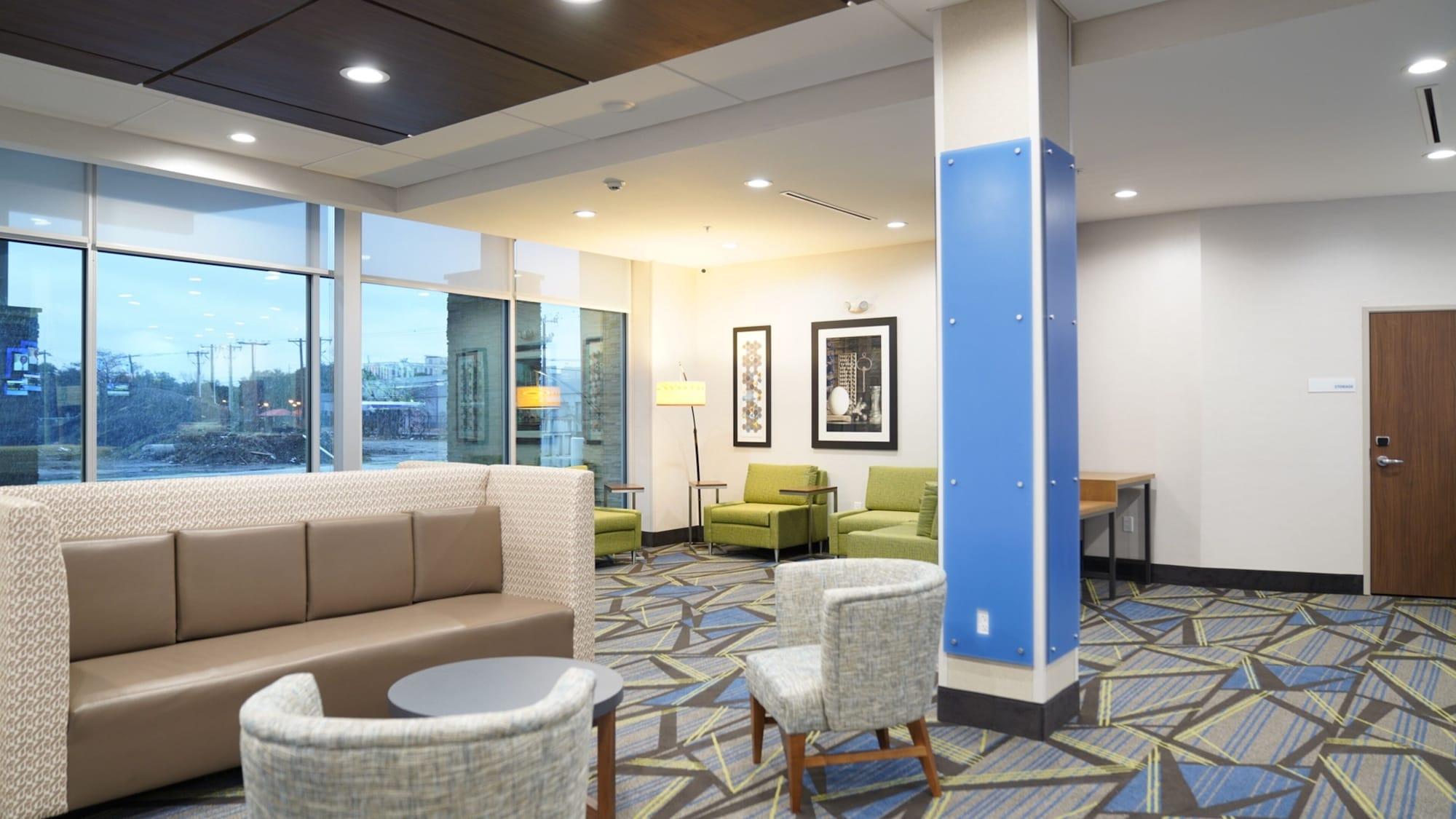 Vista Lobby Holiday Inn Express & Suites Dallas Central Market Center by IHG