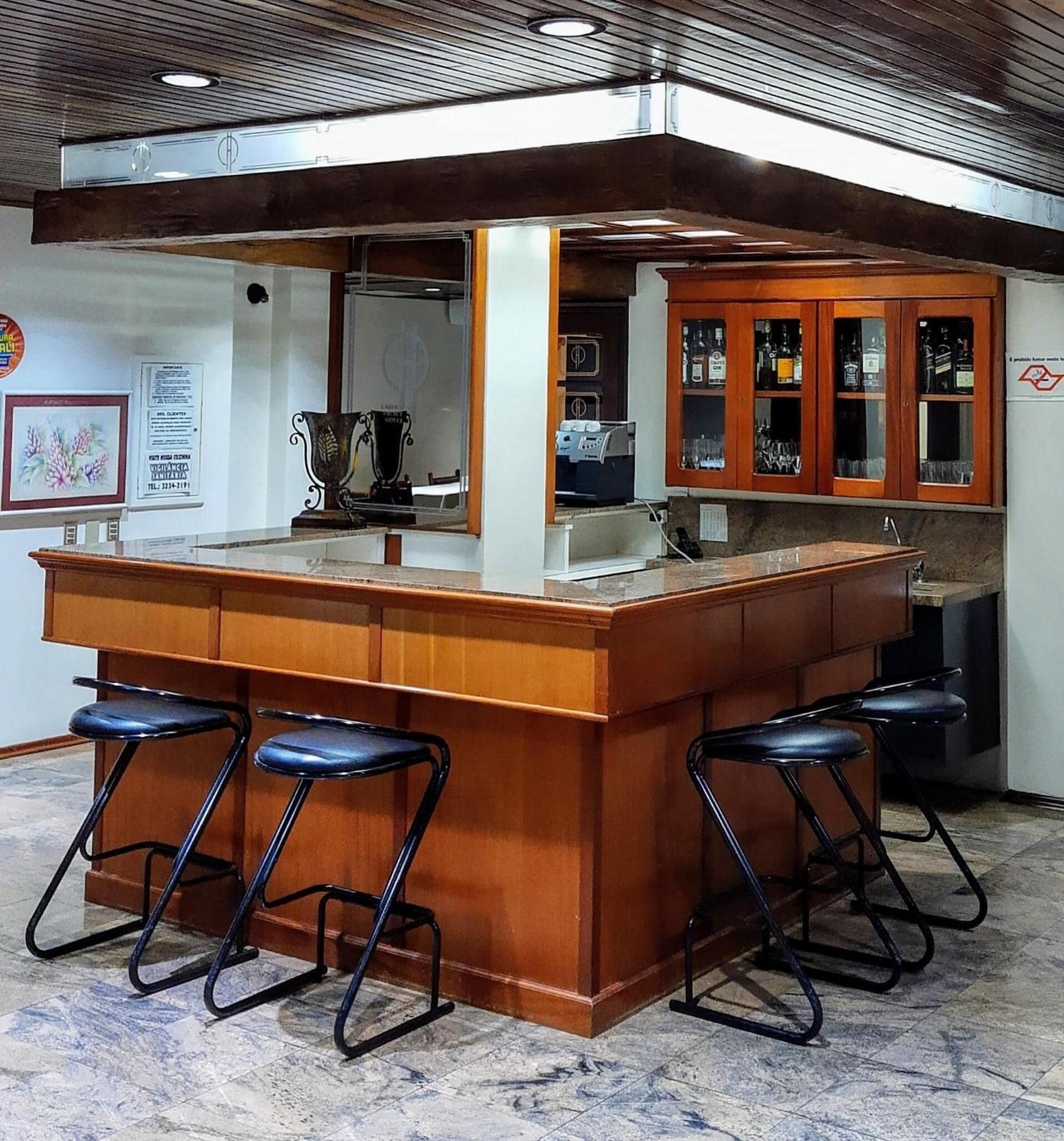 Bar/Salón Hotel Cardum