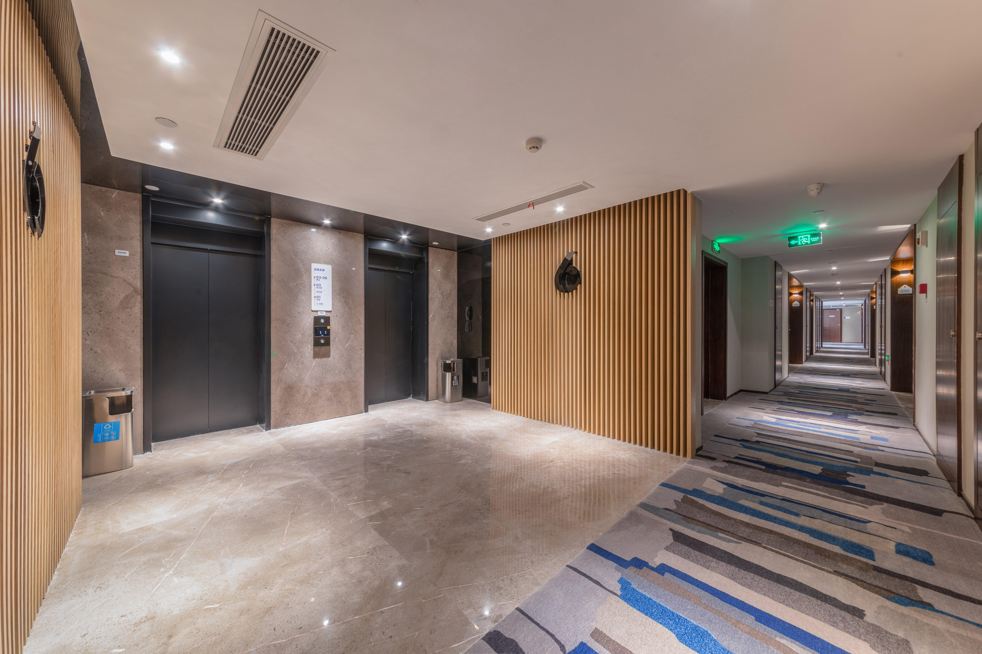 Vista Lobby Holiday Inn Express Ningbo City Center by IHG