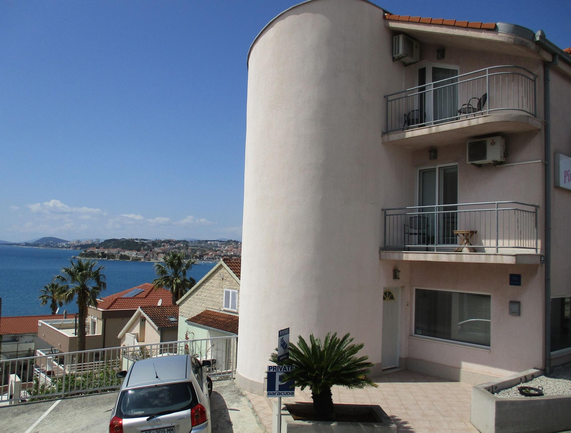 Vista Exterior Pink Inn