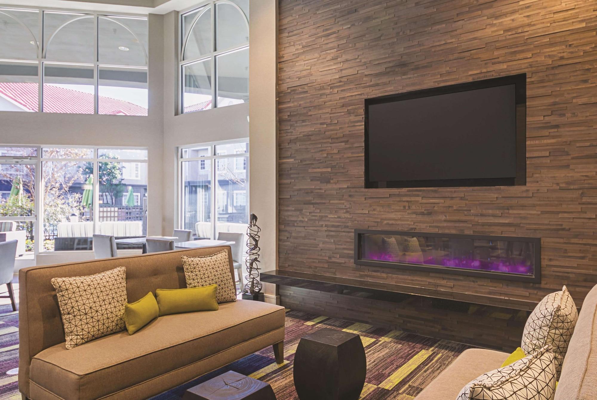 Vista Lobby La Quinta Inn & Suites by Wyndham Austin Near The Domain