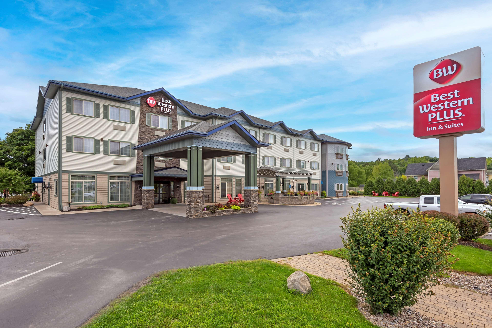 Vista Exterior Best Western Plus Vineyard Inn & Suites