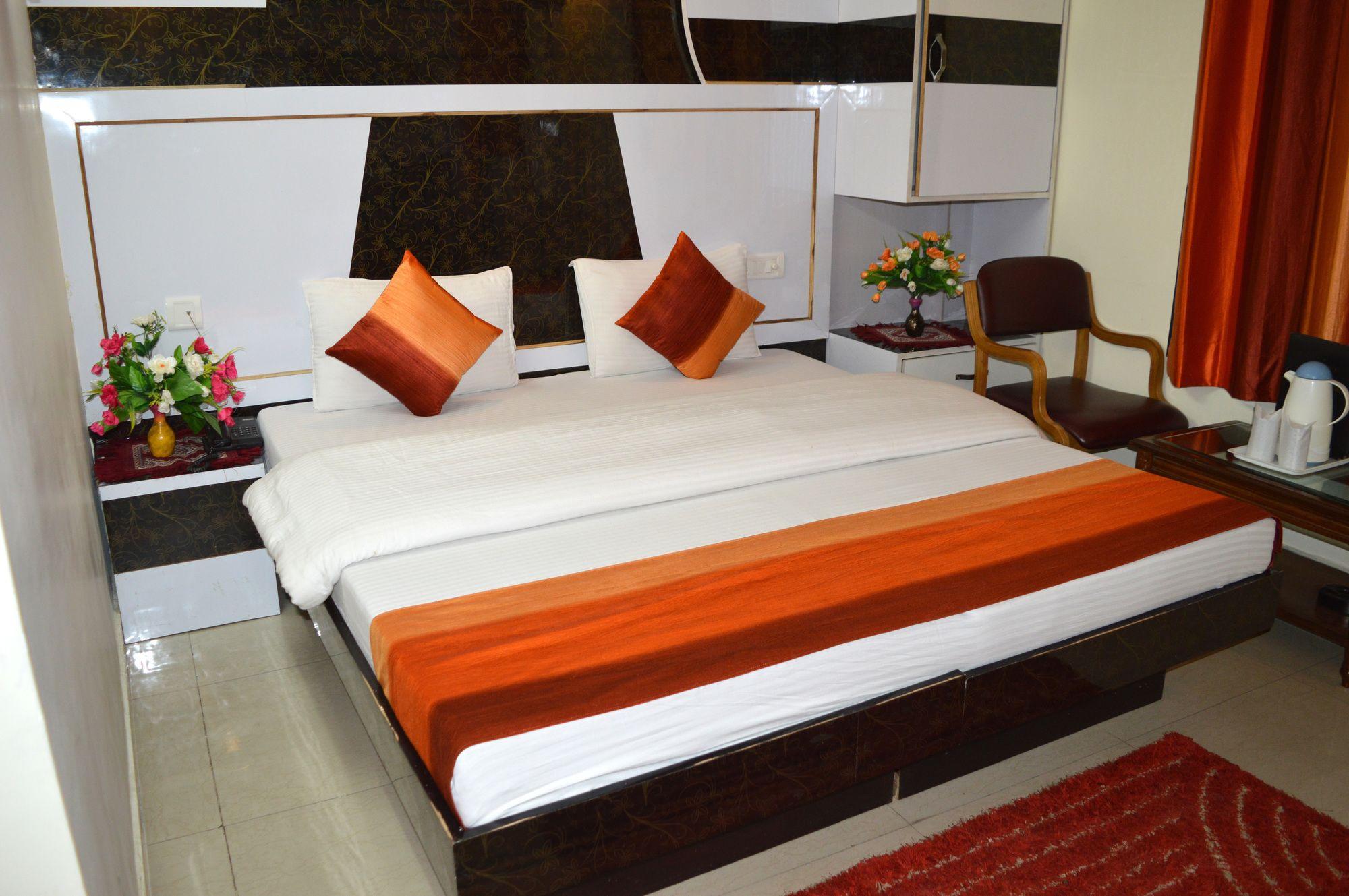Varios Hotel Su Shree Continental