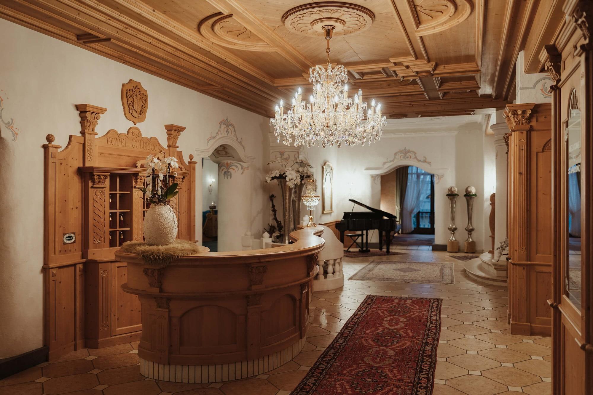 Varios Hotel Colbricon
