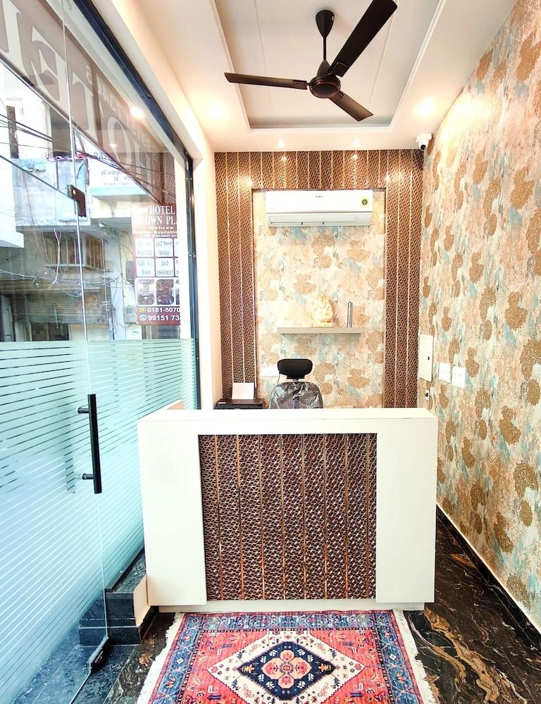 Comodidades del Alojamiento Hotel Crown Plaza Jalandhar