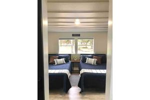 Alquiler Vacacional - "Cardinal" cabin in 2 acre boutique tiny home resort w pool!