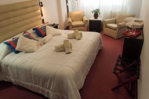 Alojamiento - Suite monoambiente, con AA, Pisicna Clim. las 24 hs., desayuno y estac. opc.