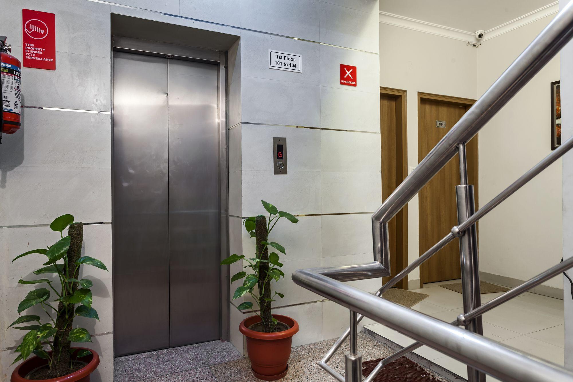 Vista Lobby OYO 5533 Bafel Residency