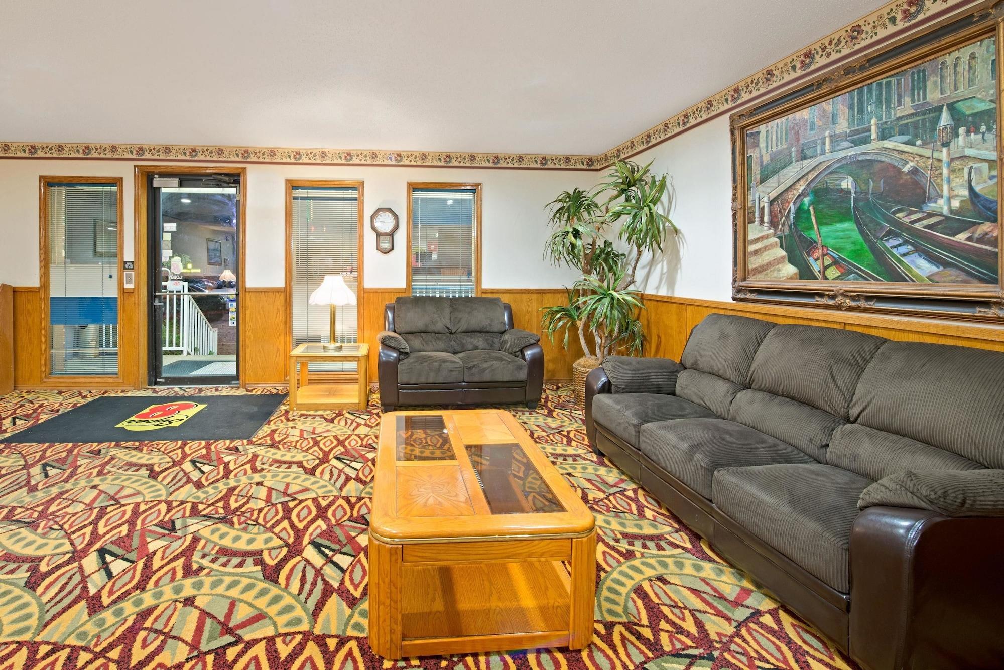 Vista Lobby Super 8 by Wyndham Plano/Dallas Area