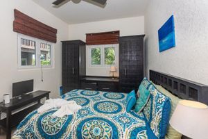 Alquiler Vacacional - Pelican Penthouse -mangrove Dock 3 Bedroom Home by RedAwning