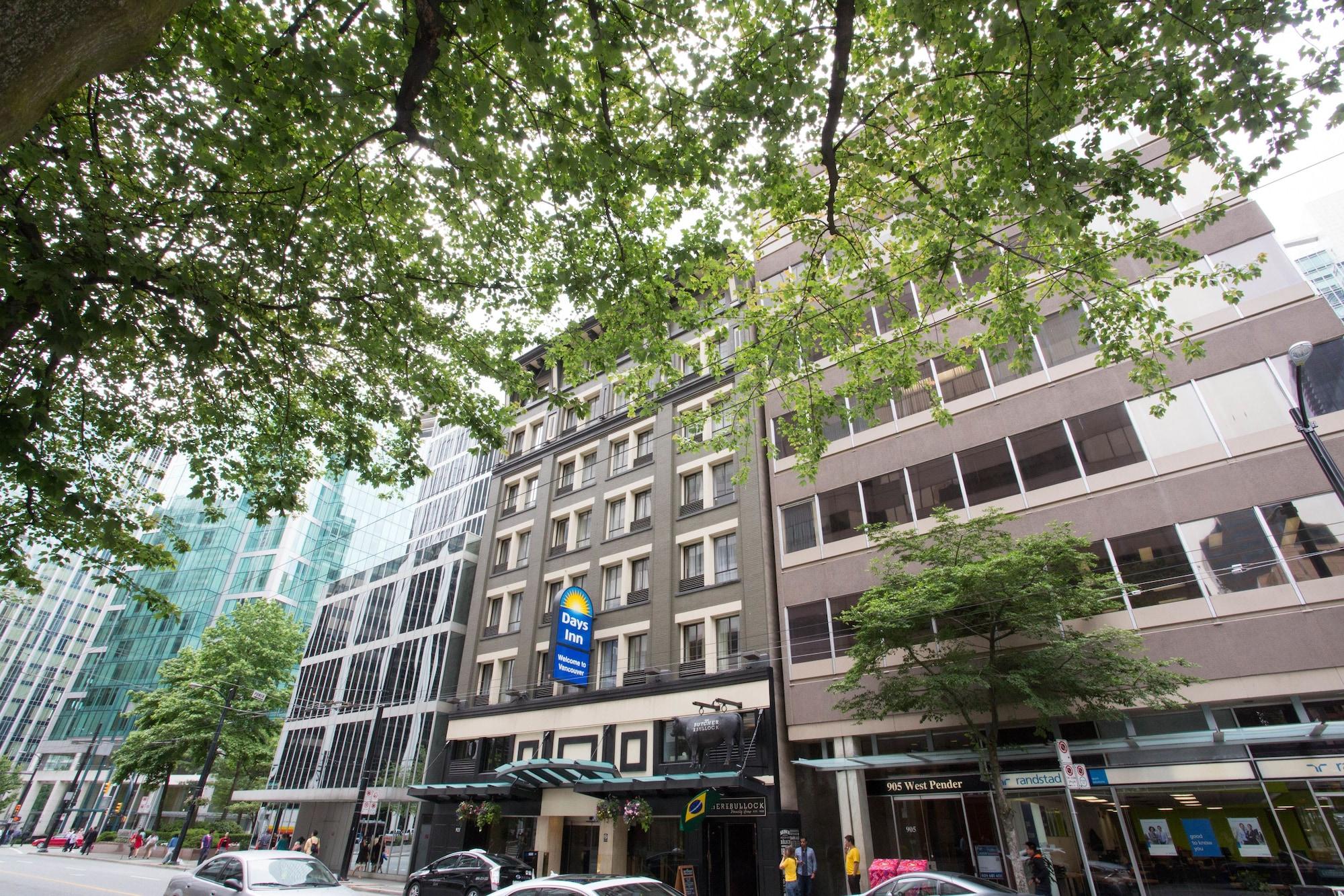 Vista Exterior Days Inn by Wyndham Vancouver Downtown