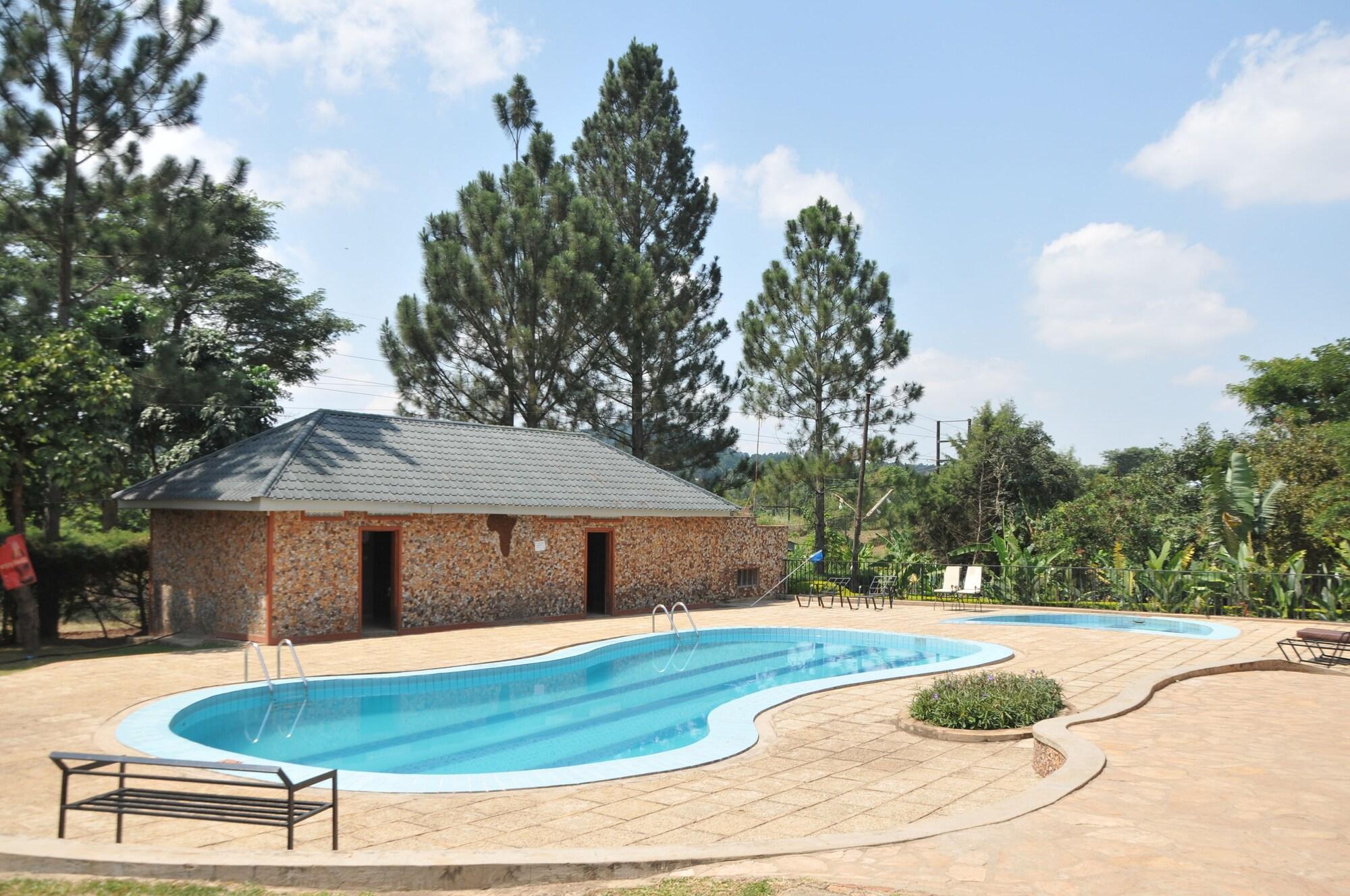 Vista Piscina Hotel Kontiki Hoima