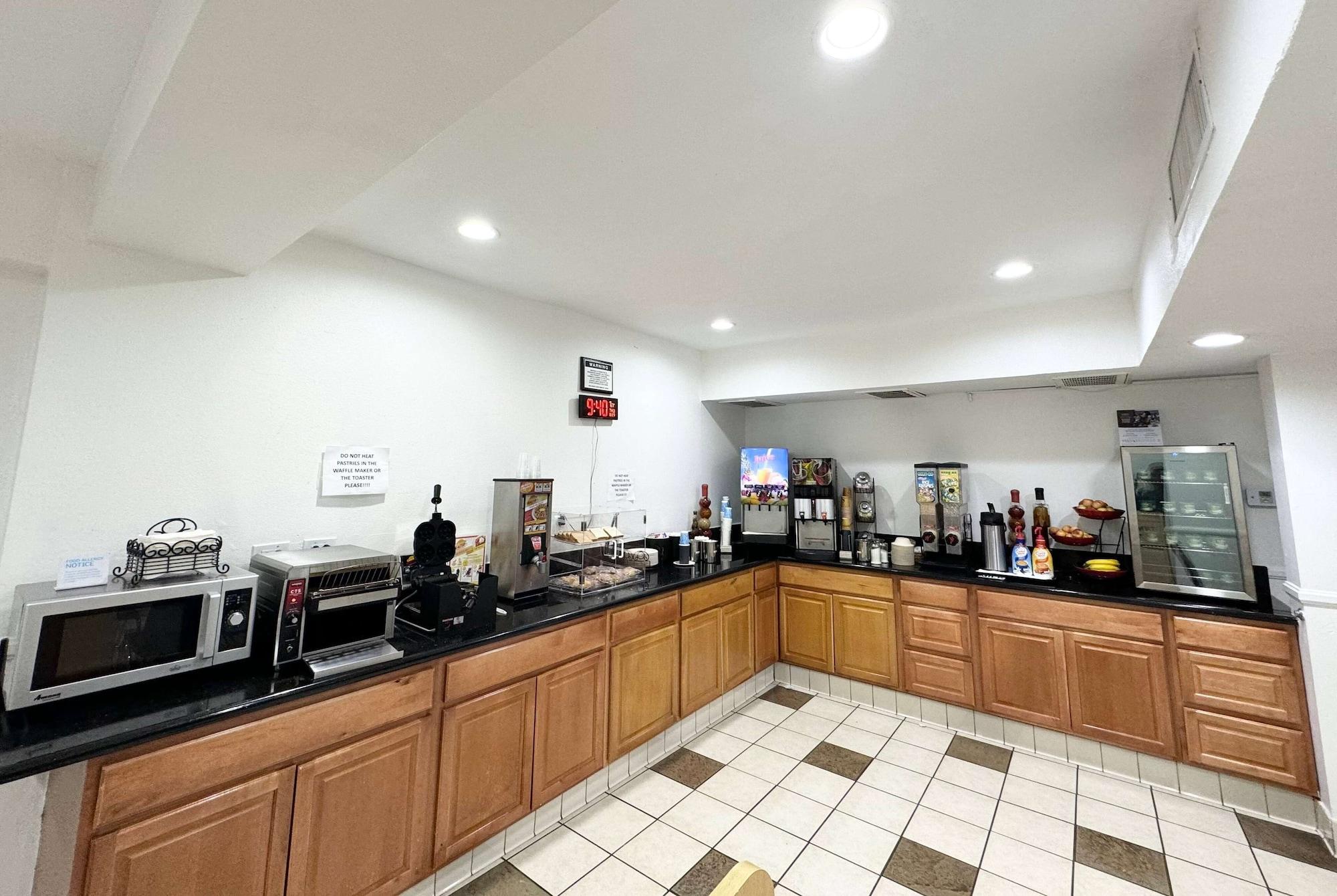 Restaurant Ramada by Wyndham San Diego Airport