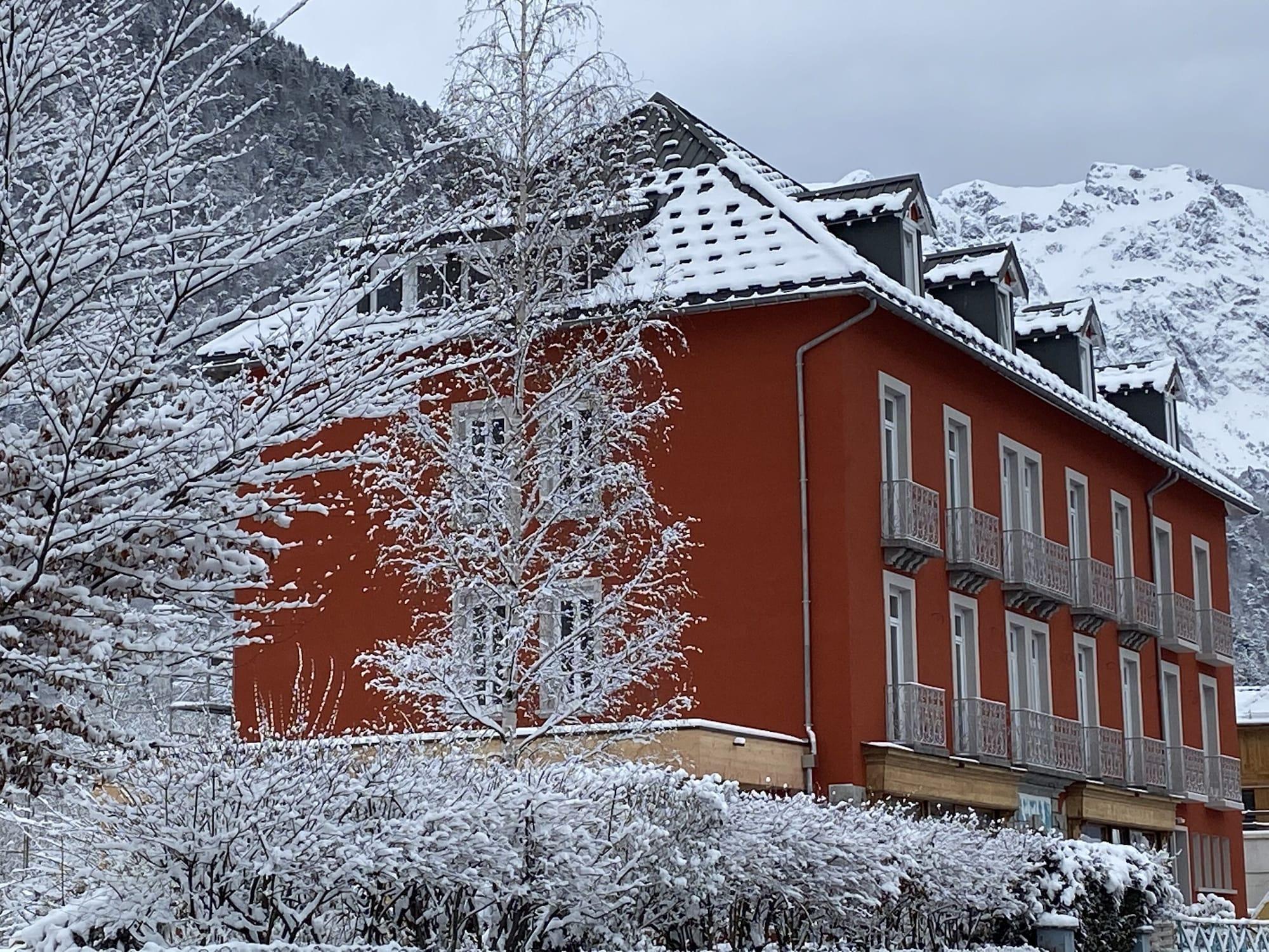 Vista Exterior Hotel Oberland