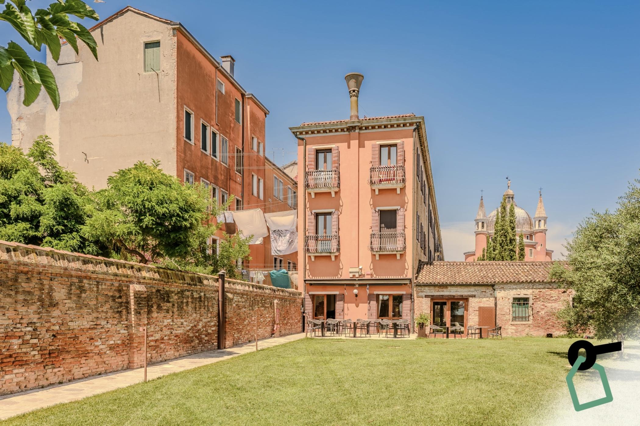 Vista Exterior Hotiday Venezia Cape