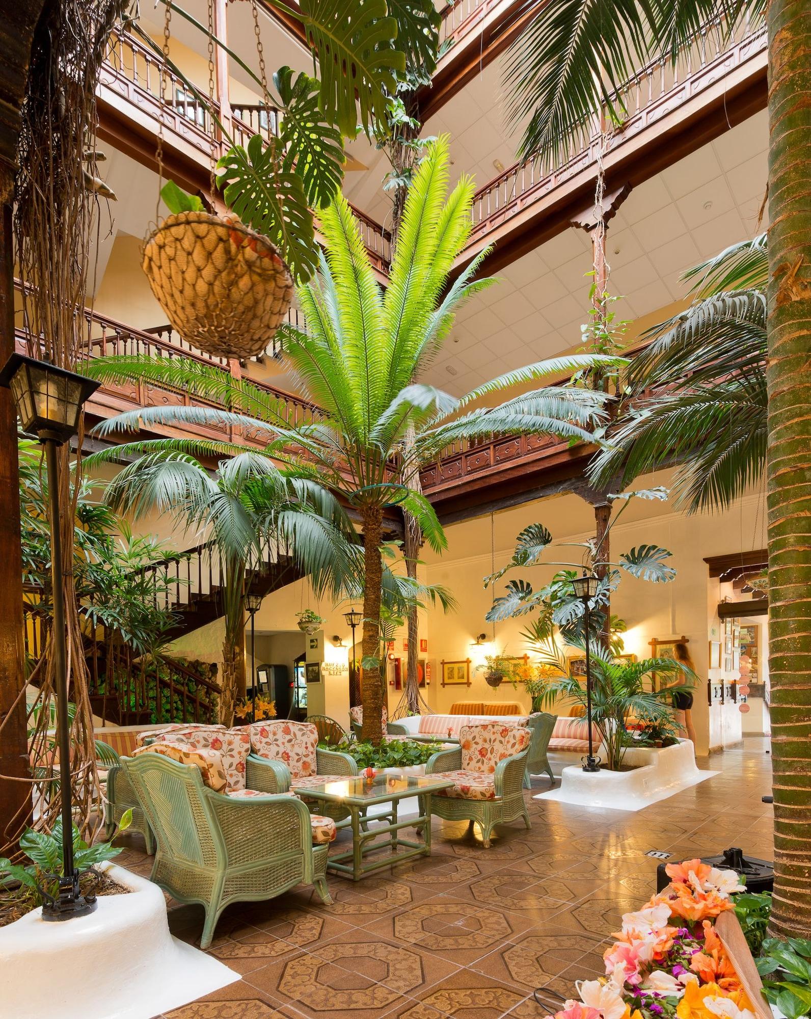 Vista Lobby Hotel Monopol