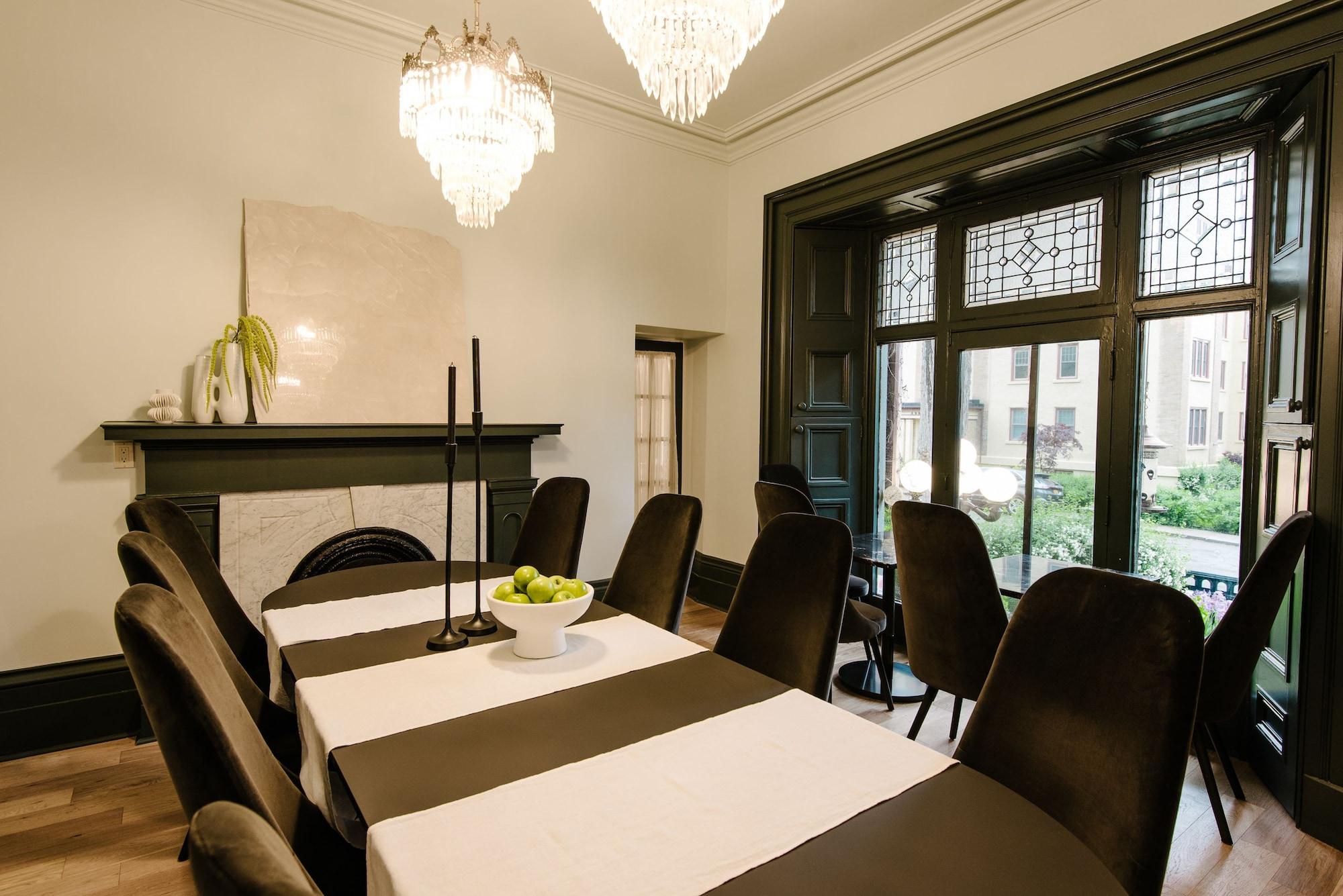 Restaurant The Rosemount Inn