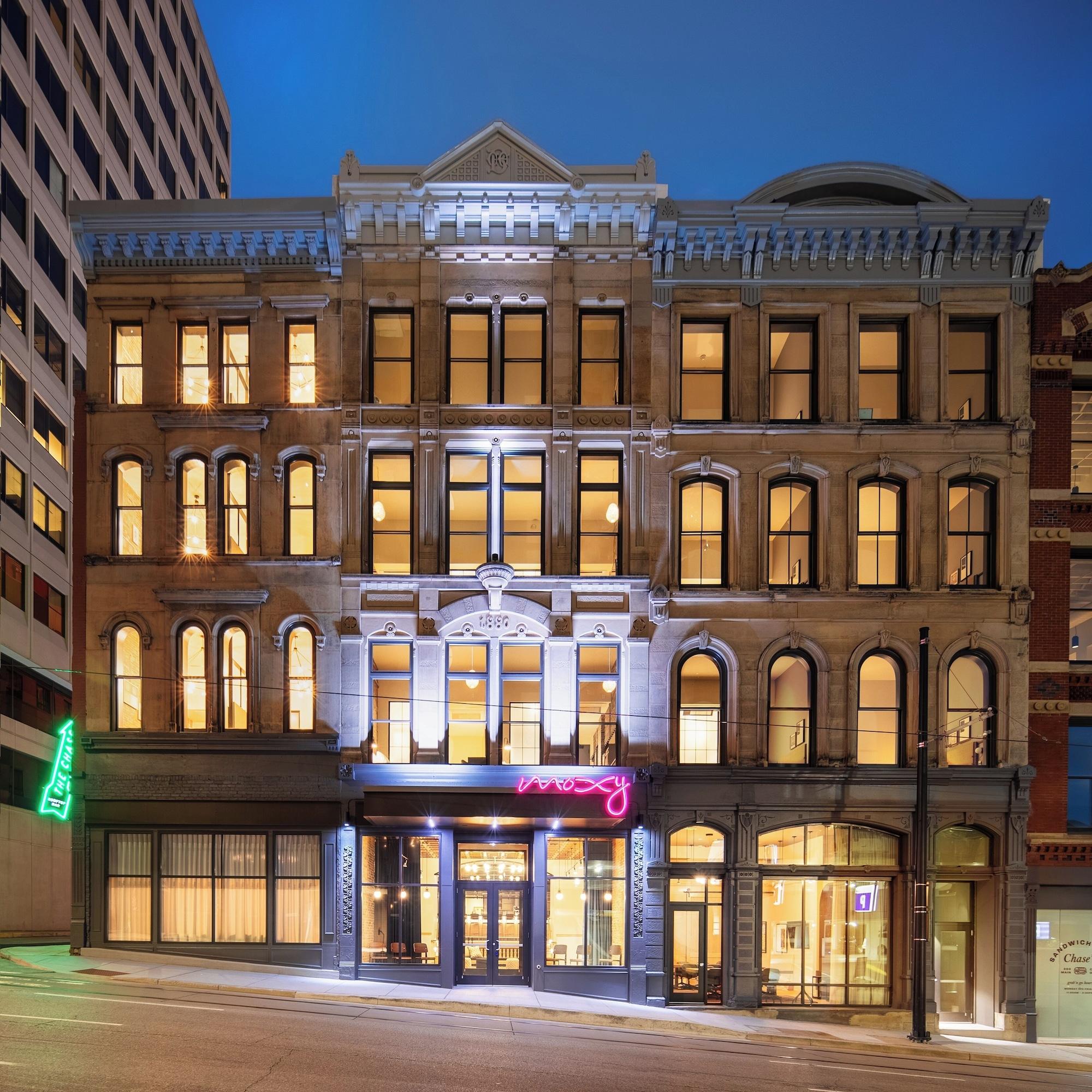 Vista Exterior Moxy Cincinnati Downtown