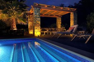 Alquiler Vacacional - 3-bedroom peaceful villa with private swimming pool and whirlpool. AC & WiFi.