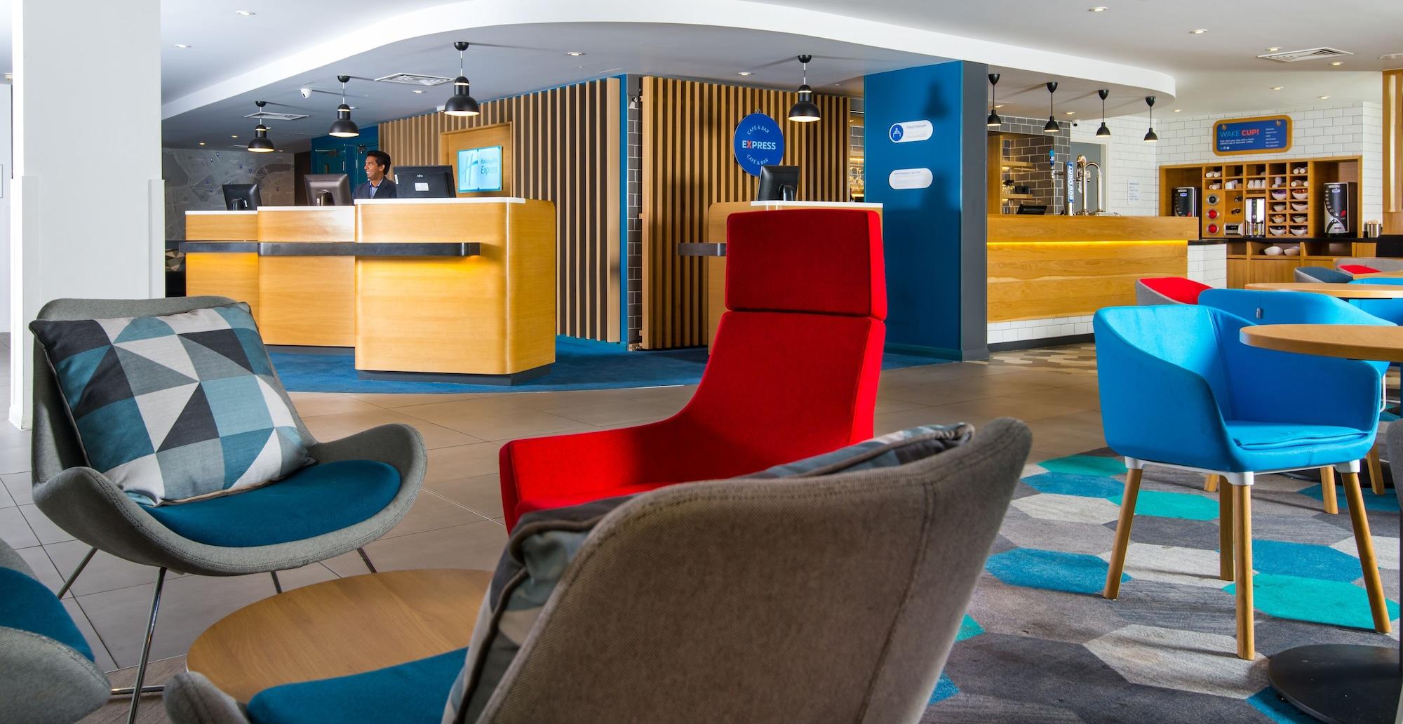 Vista Lobby Holiday Inn Express London Hammersmith by IHG